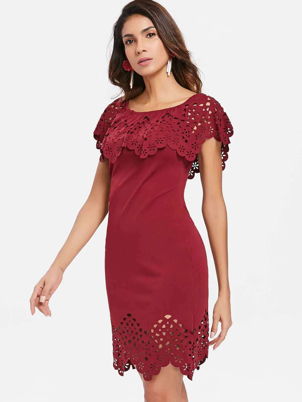 Женское короткое платье с оборками VESTLINDA однотонное облегающее круглым вырезом