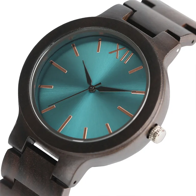 Благородный и голубыми аквамариновыми кристалами дизайн деревянный циферблат