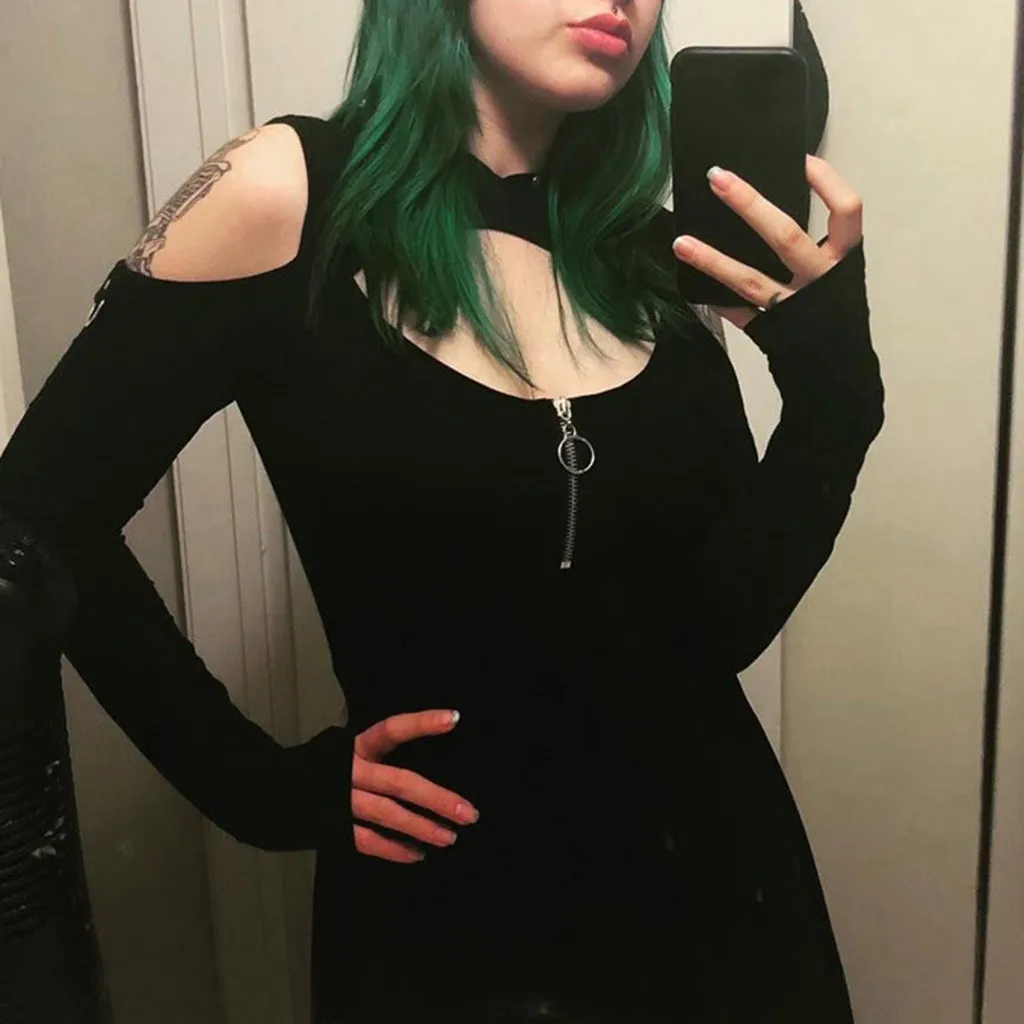 Готическое мини платье женское однотонное с капюшоном низким вырезом открытыми