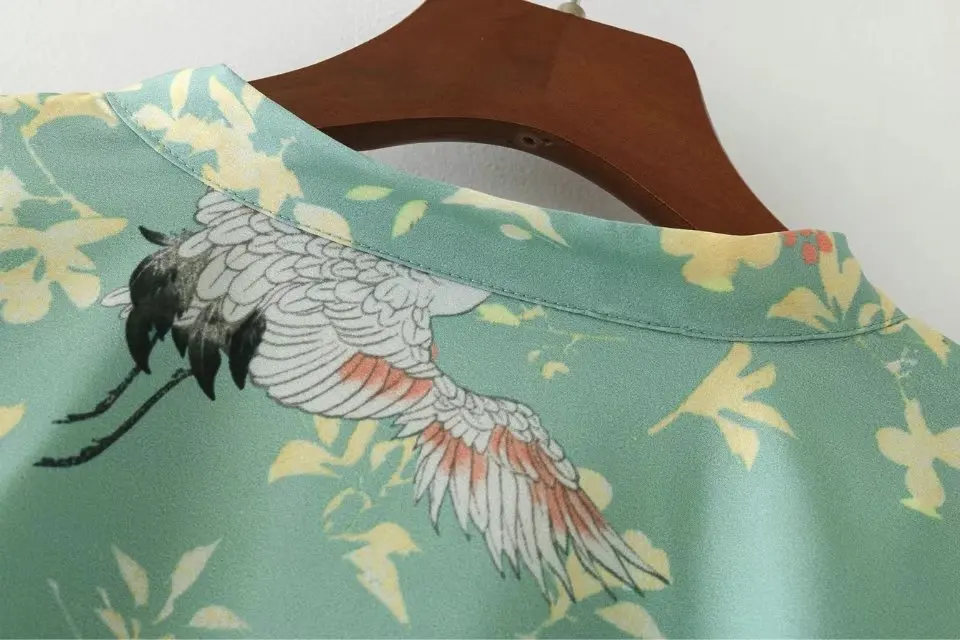 2017 Summer New Fashion Women Vintage Crane and Flower Printed V Neck Blouses Shirts lady ruffle sleeve Feminine Blusas Tops S-L |
