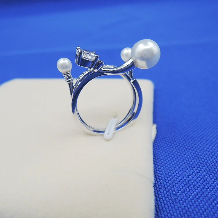 Высококачественное элегантное кольцо с искусственным жемчугом и кристаллами