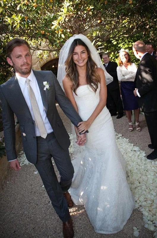 

Custom made Mens Wedding Suits Two Buttons Gray Groom Tuxedos Groomsman/Bridegroom Wedding Suits( jacket+Pants+tie)
