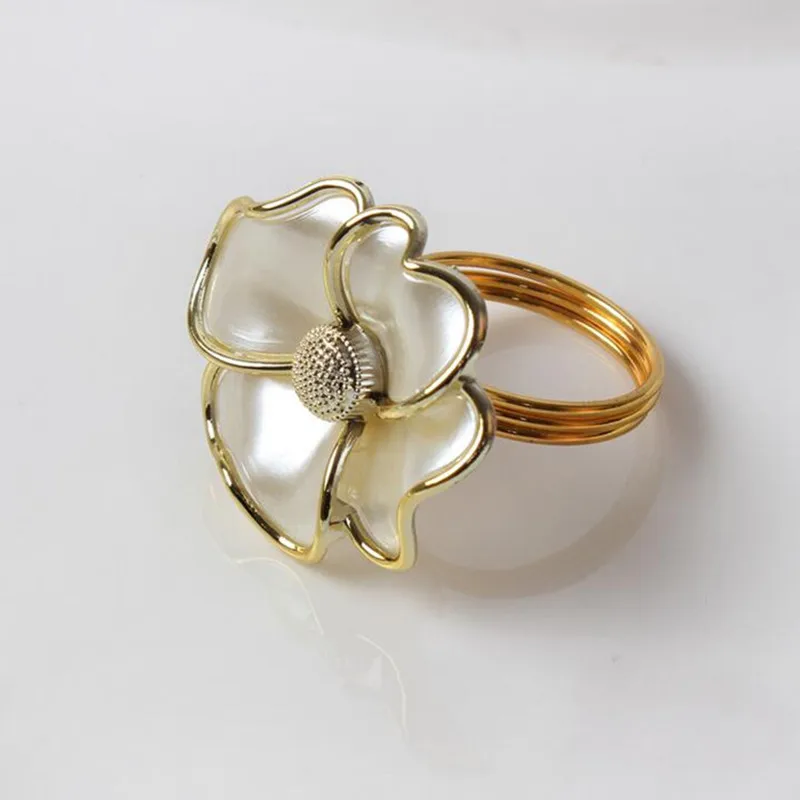Fashion White Flower Napkin Buckle Rings Plating UV Hotel Sample Room Wedding Banquet Serviette Holder Table Decoration | Дом и сад