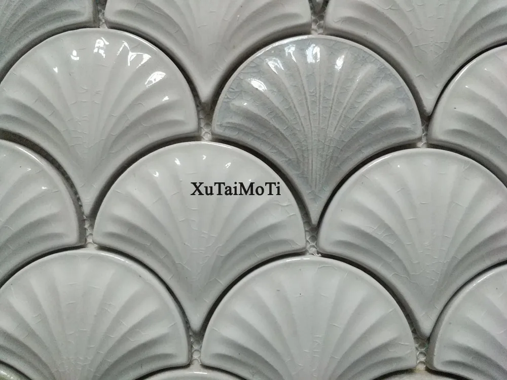 Белой выпуклой поверхностью и рыбьей чешуи керамическая мозаика кухня щитка