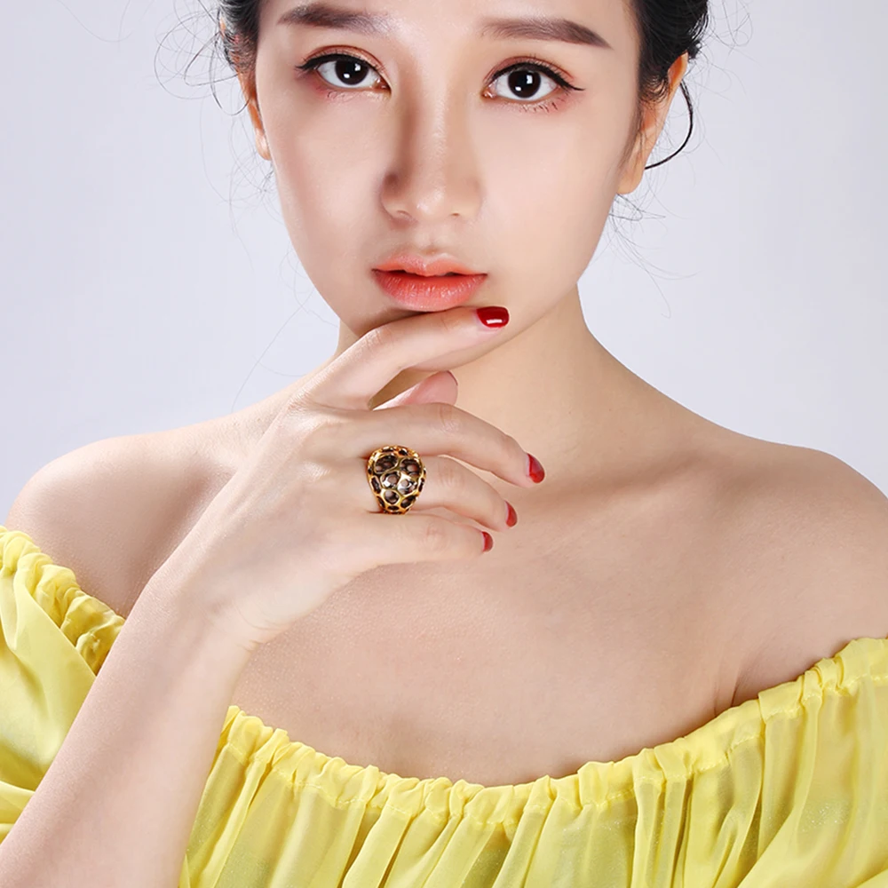 Фантастическое кольцо с полым трехмерным дизайном для женщин Золотой и белый