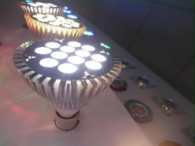 Новейшая светодиодная лампа с регулируемой яркостью par38 par30 par20 AC85-240V 9 Вт 10 14 18 24 30