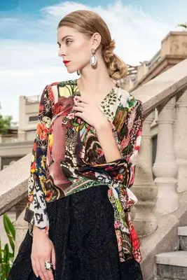 Шелковая Сексуальная Блузка с v образным вырезом кружевной отделкой весна/лето