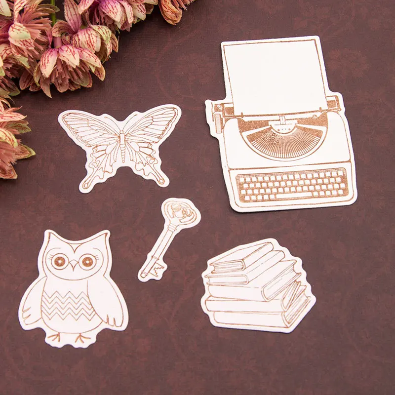 Стикер для скрапбукинга и изготовления декоративных открыток "Сова на автомобиле" из прозрачного силикона с вырубными ножами.