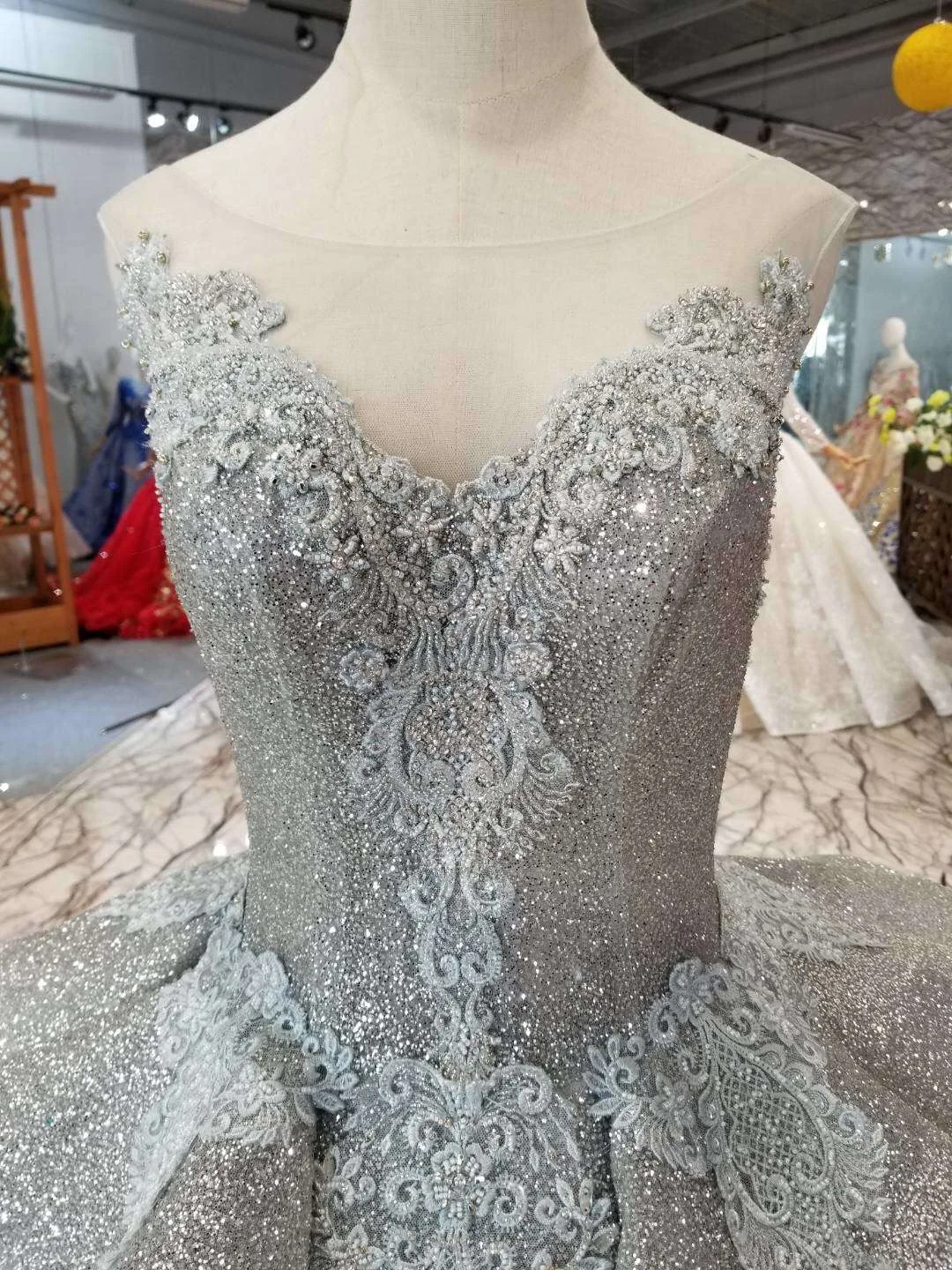 Saudi Arabic Gray Lace Puffy Prom Gowns 2019 Abendkleider Appliques  Backless Long Prom Gowns rufuless  Vintage Ball Gowns