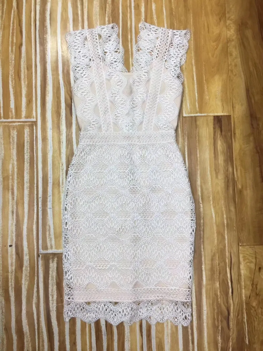 

Summer Women Bandage Dress Vestidos Verano 2019 Beige Lace Sexy Deep V-Neck Tank Clubwear Bodycon Celebrity Party Dresses