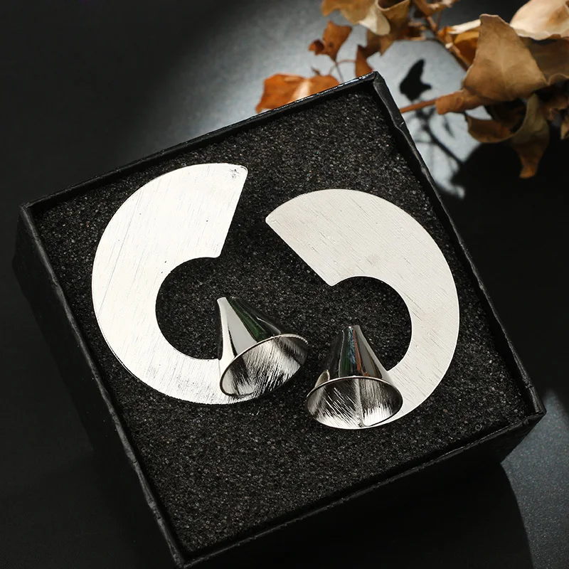 Женские серьги-гвоздики из цинкового сплава золотого и серебряного цвета |