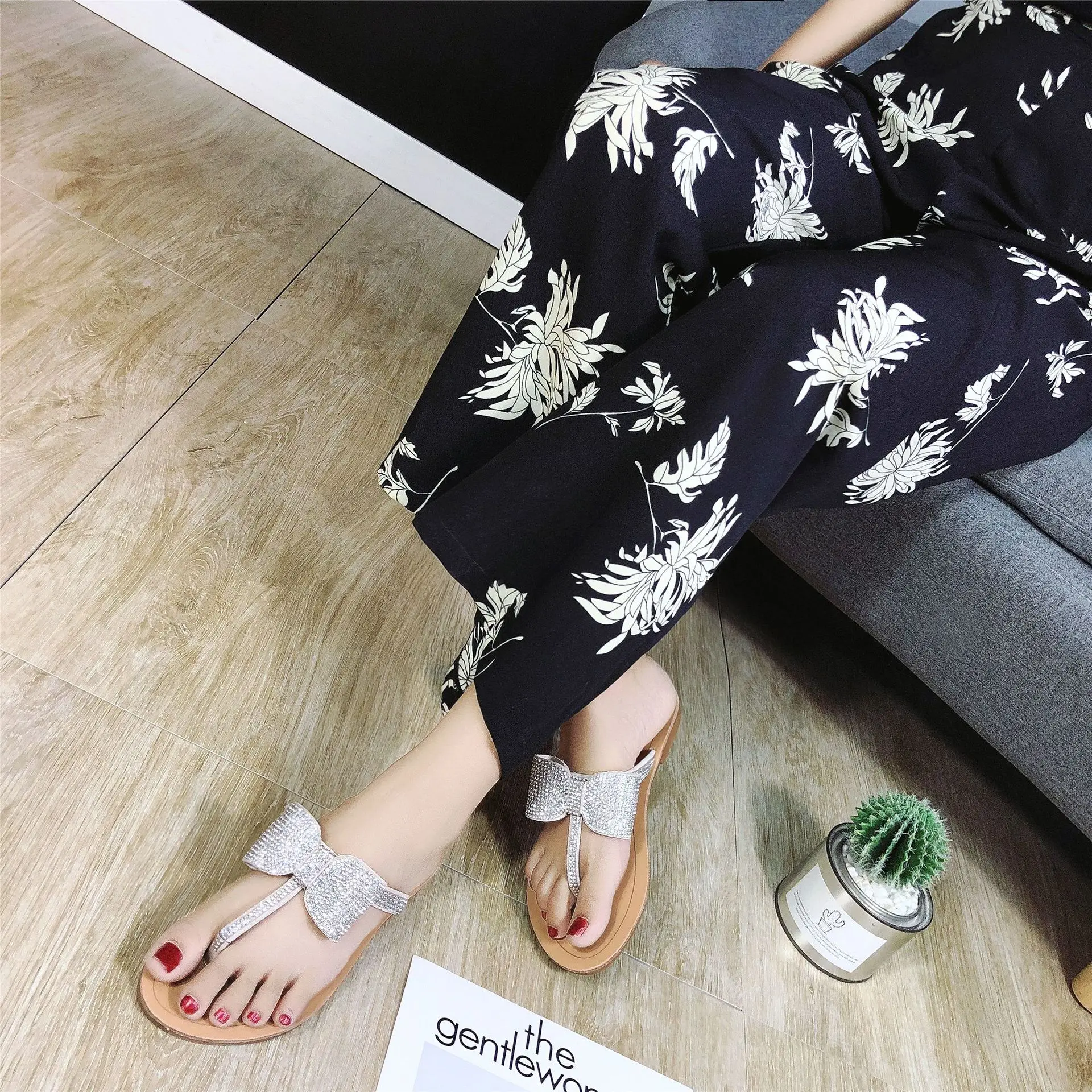 Женские вьетнамки на плоской подошве с открытым носком платформе сезон лето