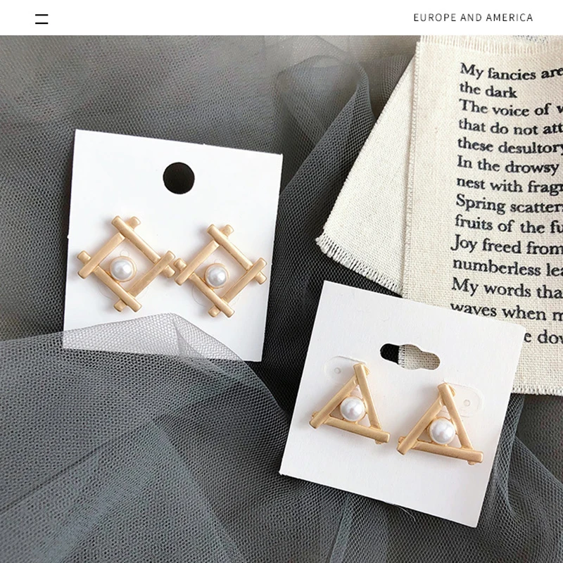 Серьги клипсы с геометрическим рисунком матовые серьги треугольным ромбовидным