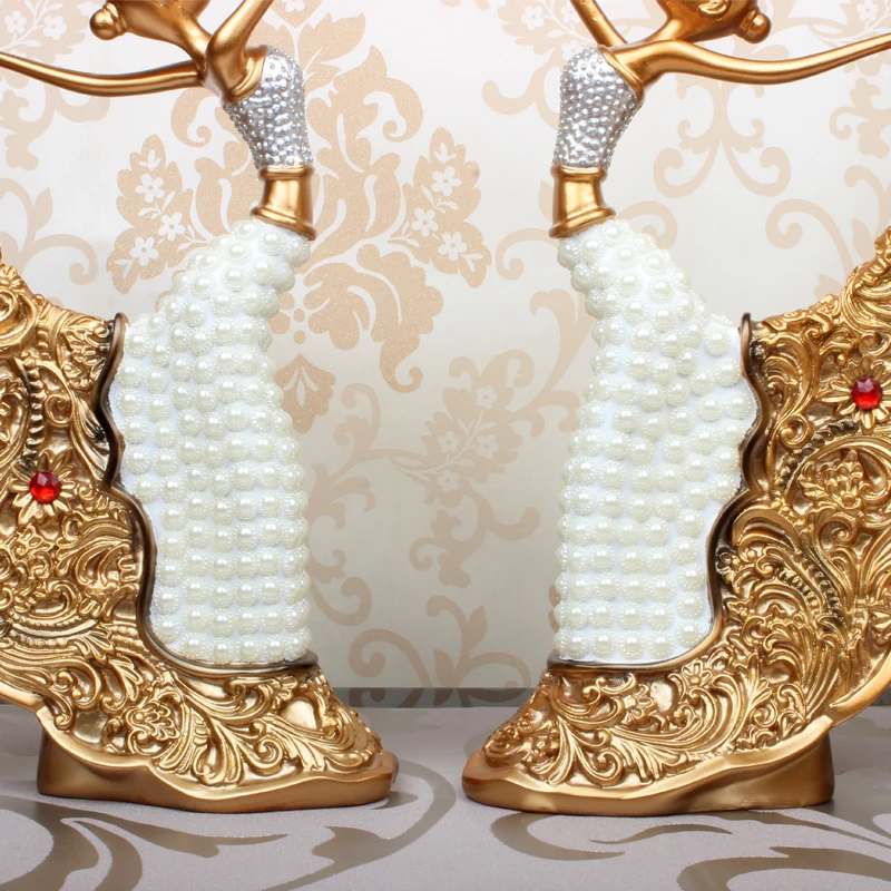 

The living room decoration decoration style Home Furnishing Peacock Dancer figure entrance wine gifts TV cabinet