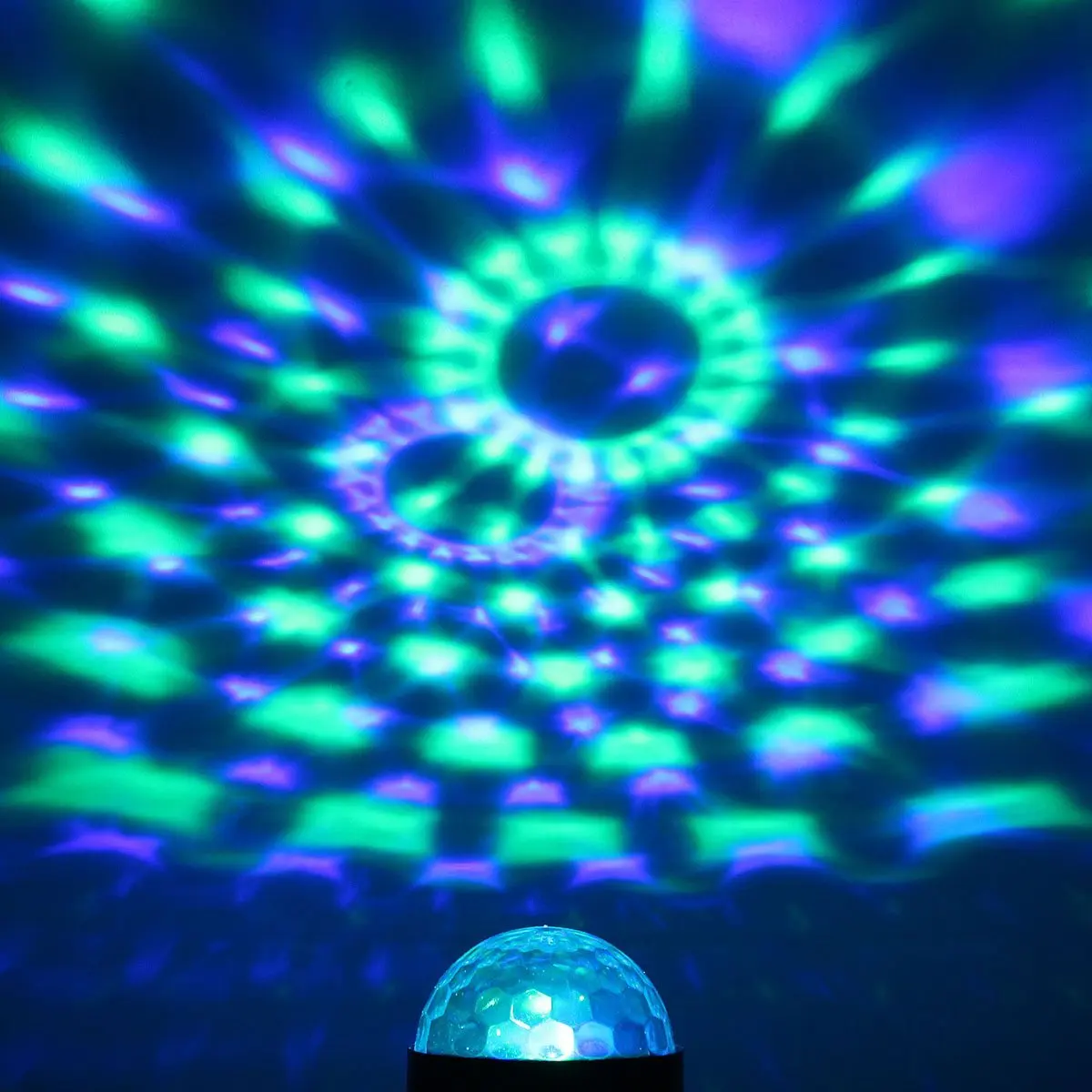 Звуковая активация стробоскоп 7 цветов Изменение цвета RGB 15 клавиш пульт