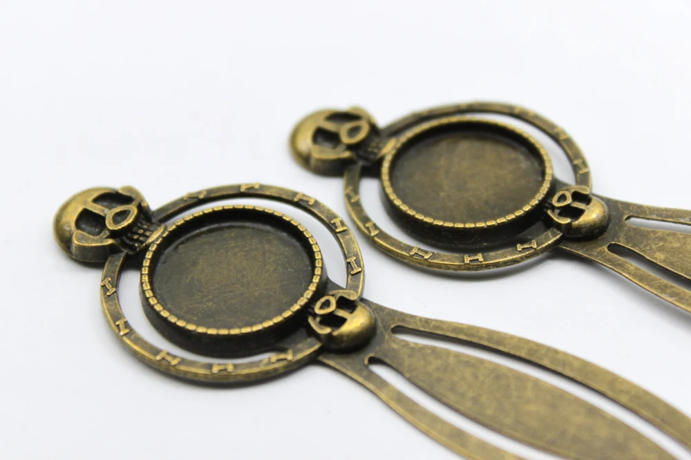 

ZEROUP BA-010 10pcs/lot 18mm Antique Bronze Alloy Skull Style Bookmarks Round Cabochon Settings jewelry Blank Charms