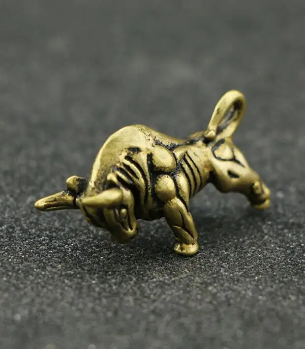 

Collectable Chinese Pure Brass Carved Animal Cattle Car key chain Exquisite Small Pendant Statues