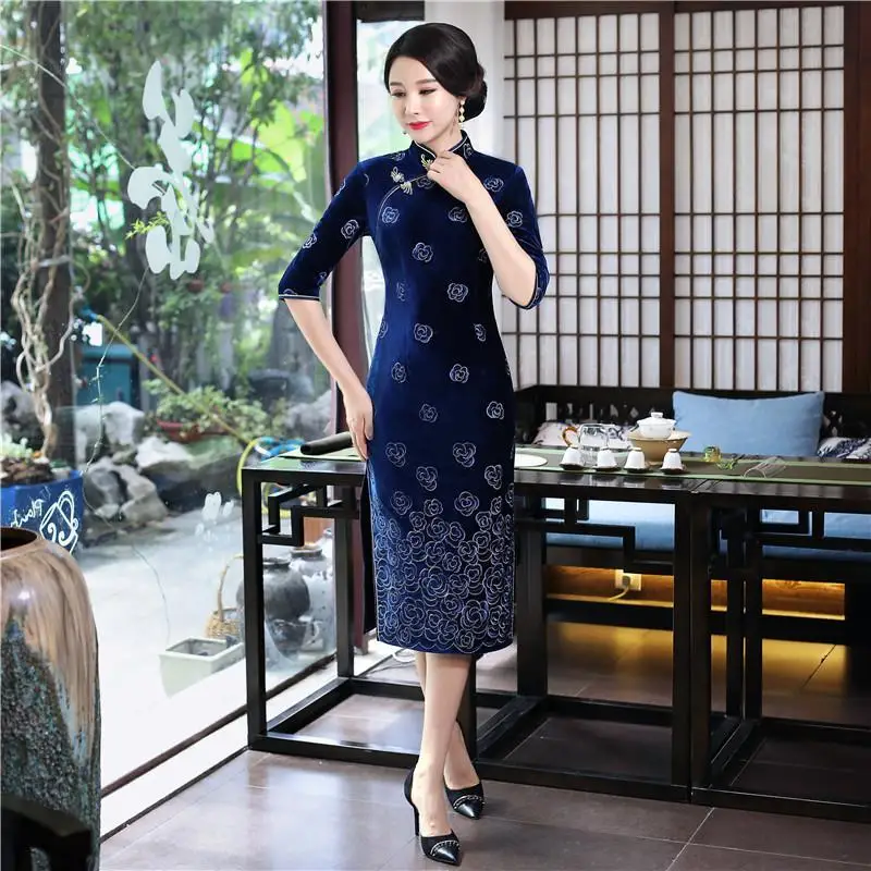 Классическая Вышивка восточных леди бархат Cheongsam Осень зима теплая сценическое шоу длинный Qipao большой размер китайское платье 3XL 4XL - Цвет: Navy Blue
