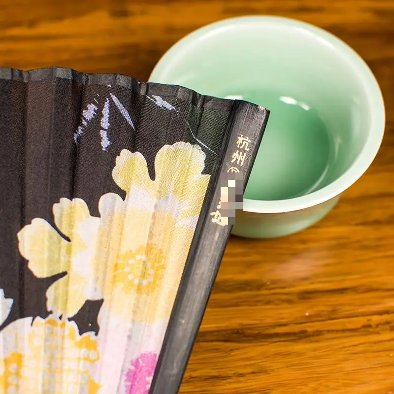 Ручной вентилятор Японский складной веер ветер женский шелк ремесло подарок и