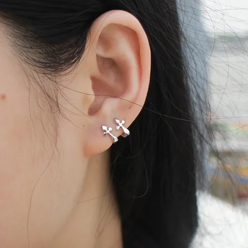 1 pair style 2 Специальная цена 925 серебрянный Простой Личность атмосферное жидкости ухо клип женская сумка посылка серьги внутри Диаметр 6/7 мм - Окраска металла: 1 pair style 2