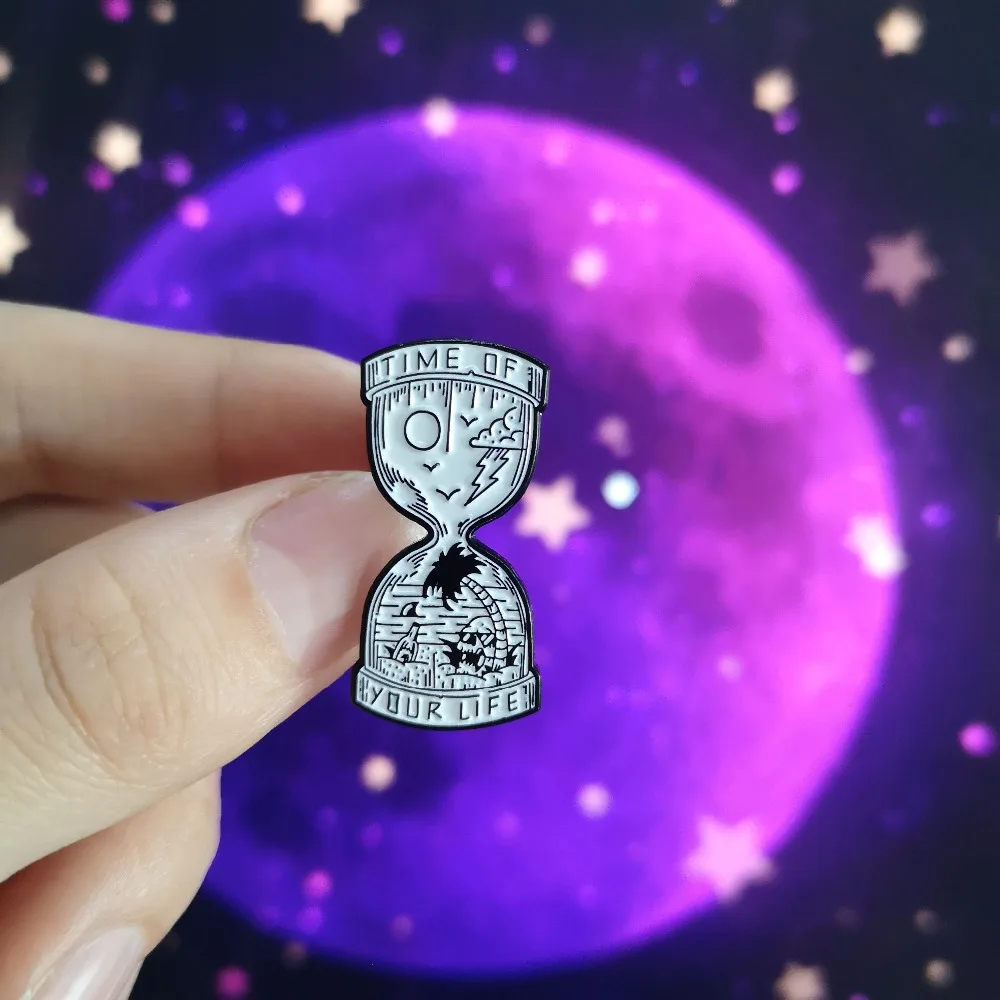 

QIHE JEWELRY Hourglass Enamel Pins Skull on the Sand Beach Lapel Pins Your Life Badges Black/White Sand Hourglass Brooches