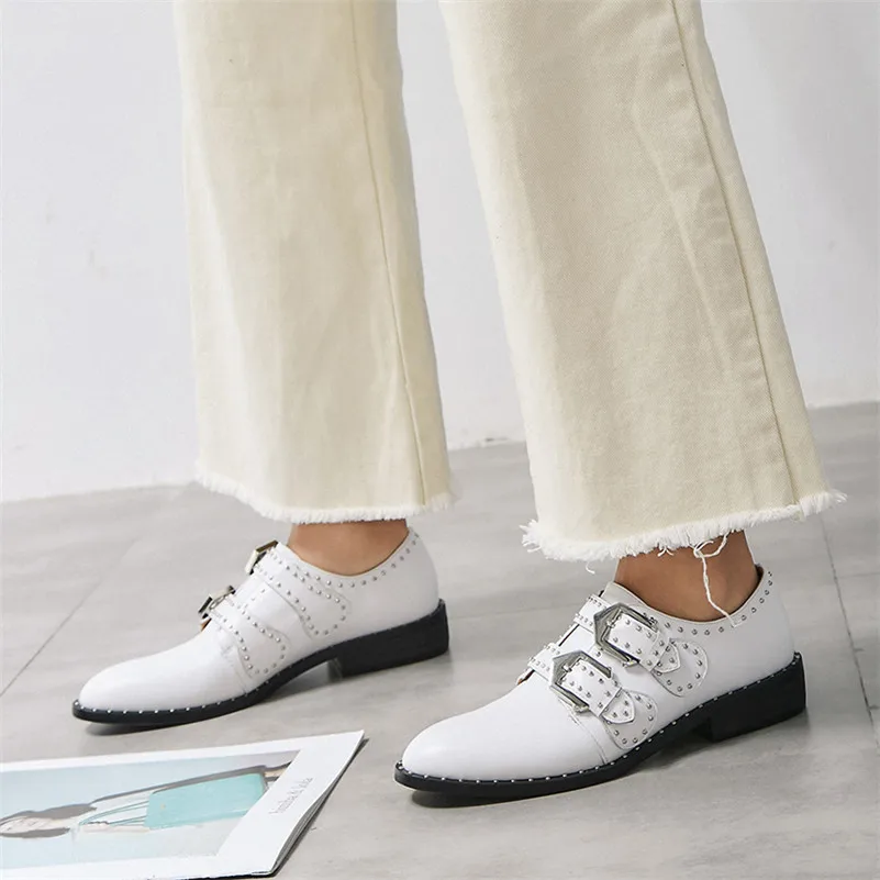 

CONASCO Spring New Casual Women Pumps Genuine Leather Cow Leather Thick Heels Fashion Rivets Buckles Brogue Pumps Shoes Woman