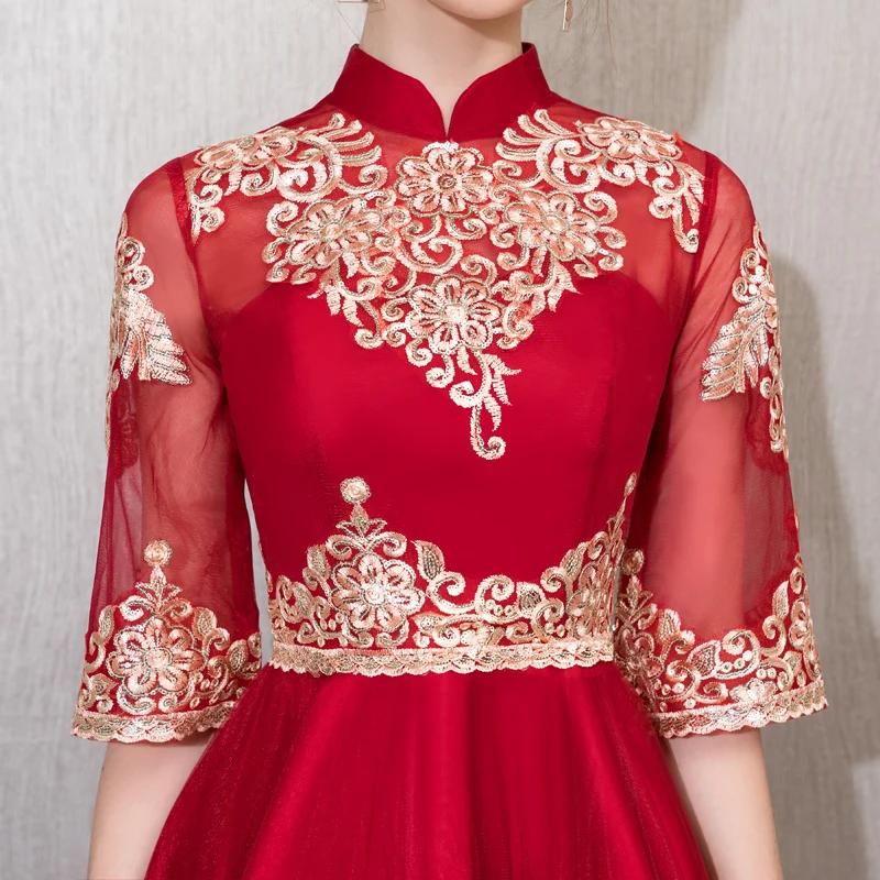 Кружевное вечернее платье с аппликацией короткое спереди и длинное сзади для