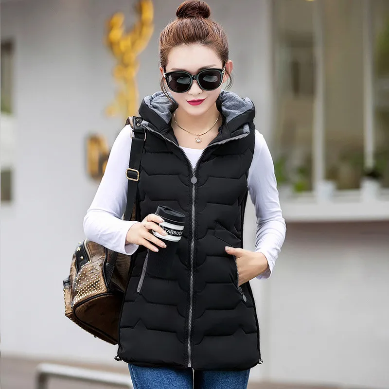 Женский хлопковый жилет без рукавов на осень и зиму теплый длинный с капюшоном