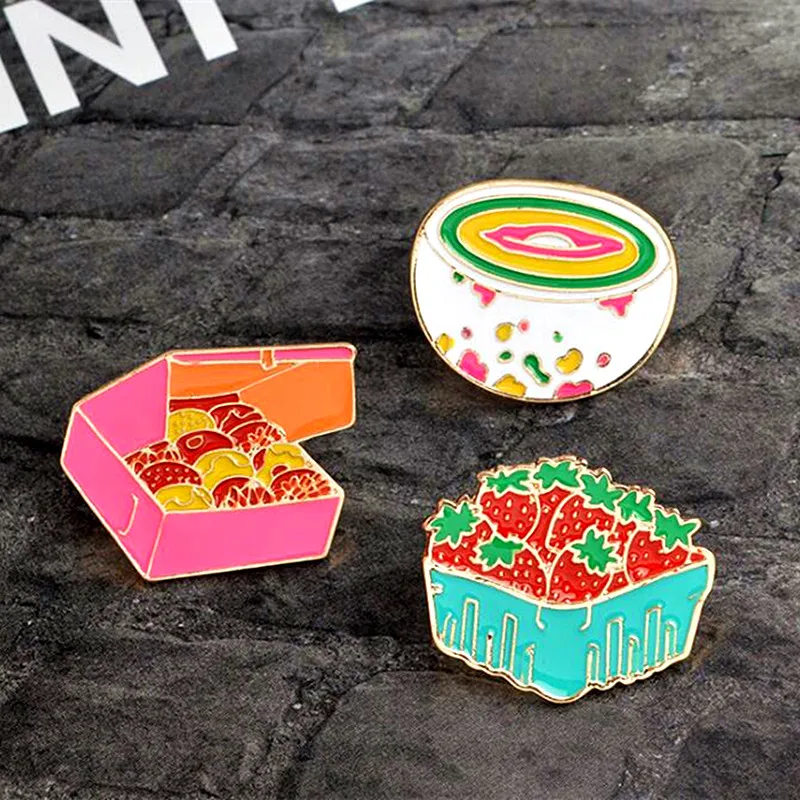 Металлическая брошь в виде клубники Timlee X367 оптовая продажа|brooches wholesale|wholesale broochmetal