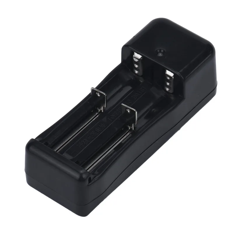 Универсальное зарядное устройство с двумя аккумуляторами для 18650 16340 26650