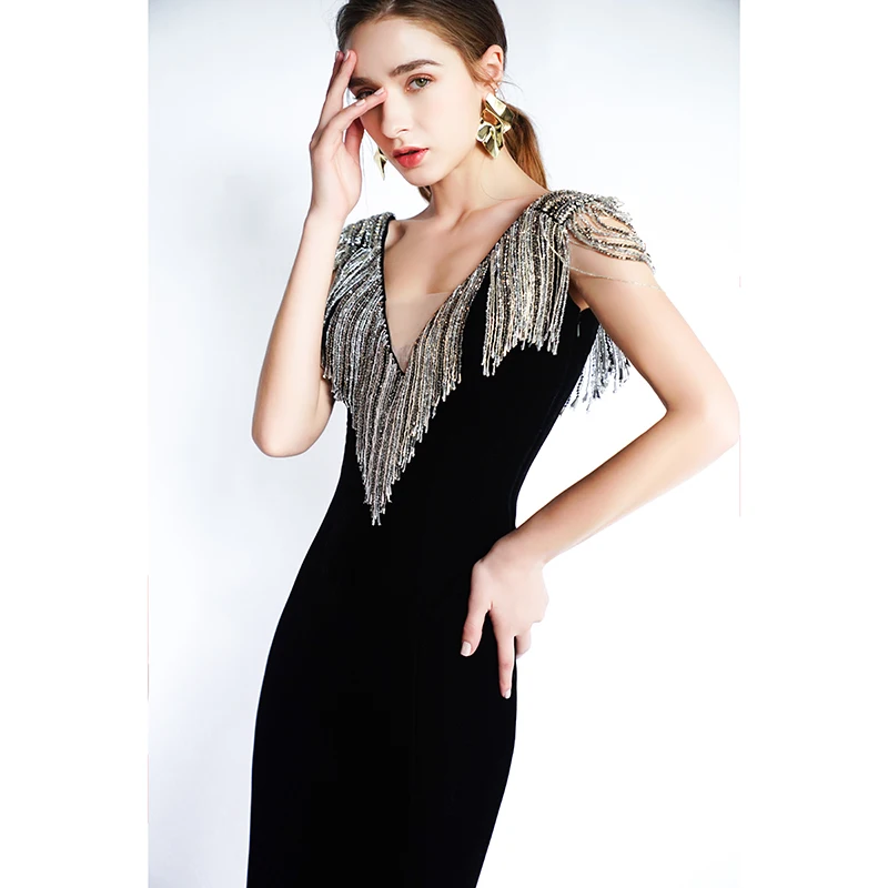 Женское вечернее платье русалка длинное черное с V образным вырезом и лето