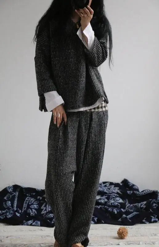 Женское шерстяное худи в полоску с V-образным вырезом |