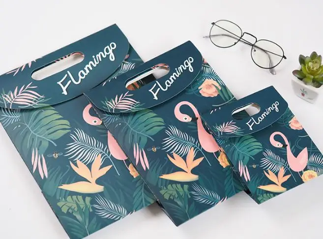 

1Pc new Cartoon Flamingo Sticky Bag Creative paper Candy box Gift Bags Wedding party birthday baby shower Decor Supplies