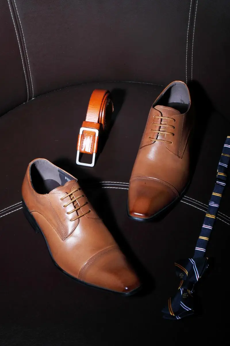 

pointed toe mens genuine leather oxfords shoes goodyear male wedding dress tuxedo oxfords shoes 2018 single shoes runway oxfords