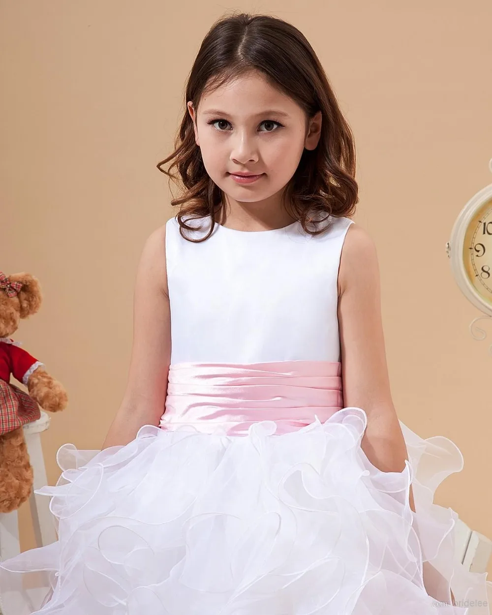 Белый Принцесса Девушки Цветка Платья Оборками-Линии Атласная и Органзы дешевые
