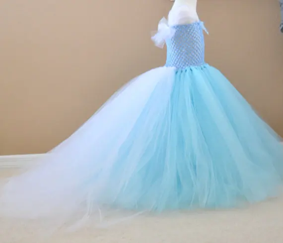 Детское вязаное платье-пачка из тюля со шлейфом белого и синего цветов | Детская