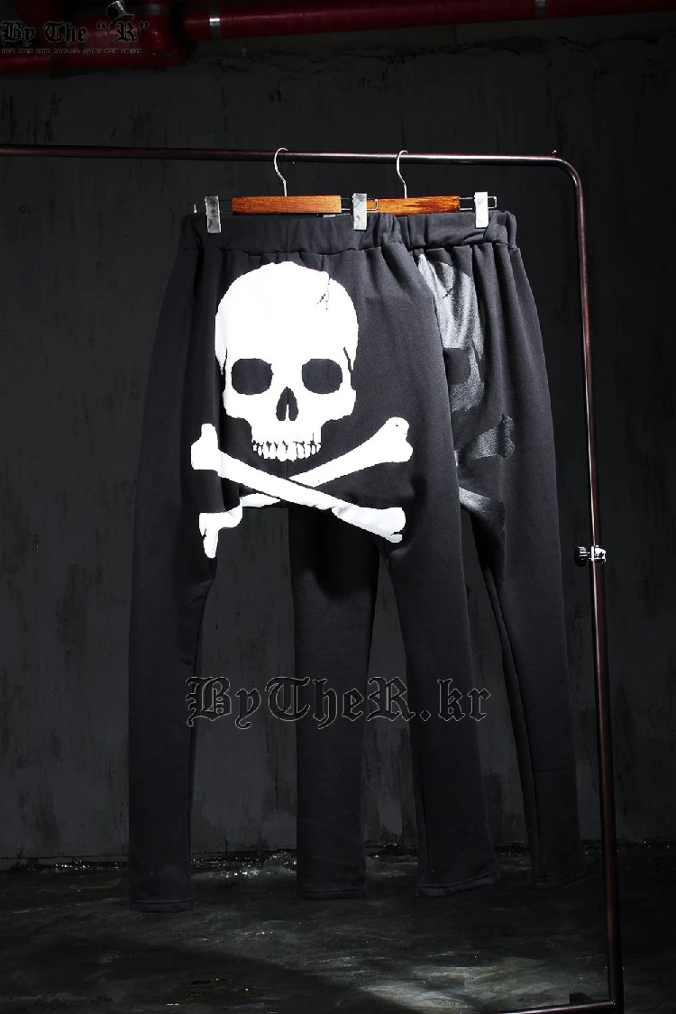 

2018 Men's hip hop pants, personality skulls trousers slacks The singer's clothing