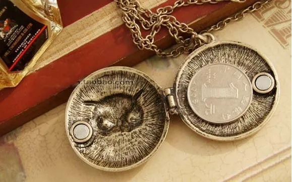 Круглый свитер с совой x120 в ретро стиле коробками | Украшения и аксессуары