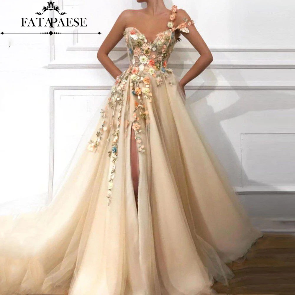 Вечернее платье на одно плечо цвета шампанского в Дубае длинное фатиновое