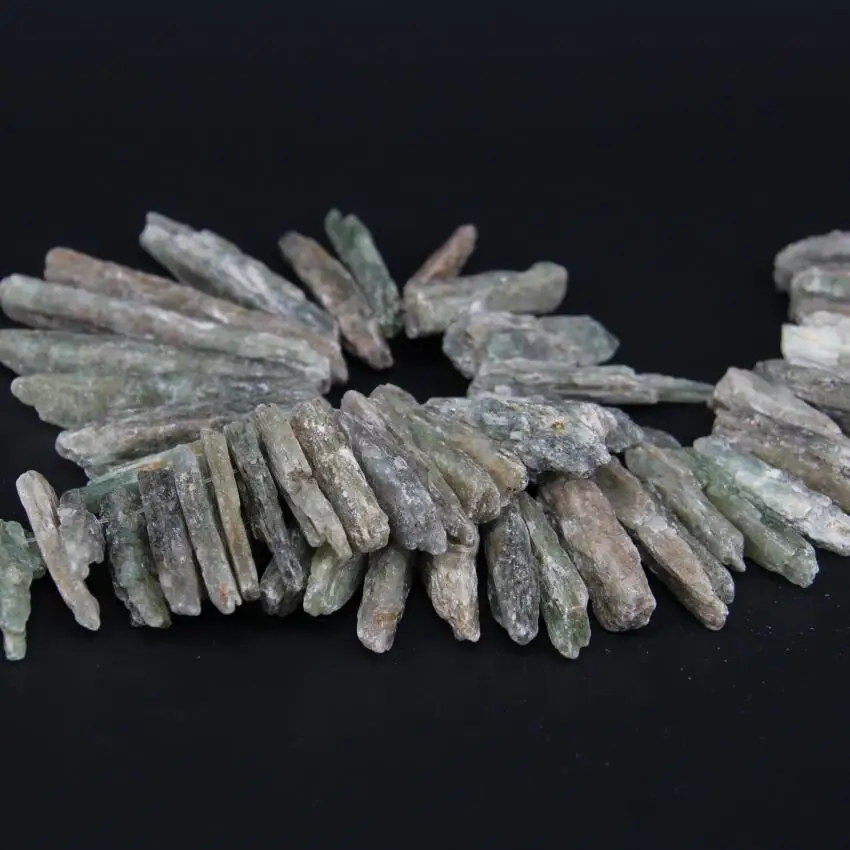 Нитка с натуральным зеленым кианитом 15 5 &quot верхнее отверстие просверленной