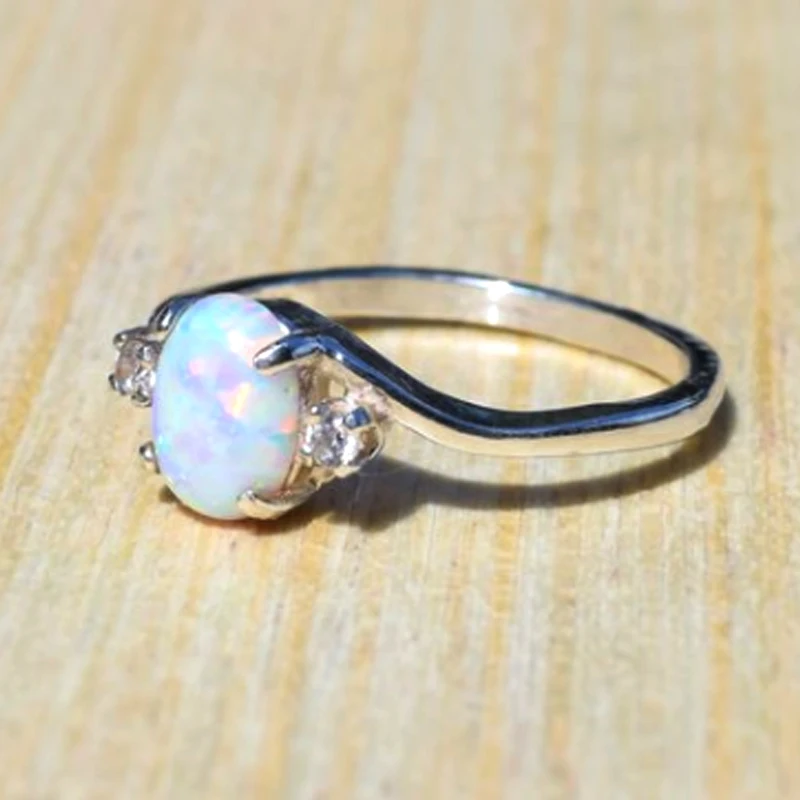 Винтажное кольцо с круглым искусственным опалом обручальное овальной огранкой