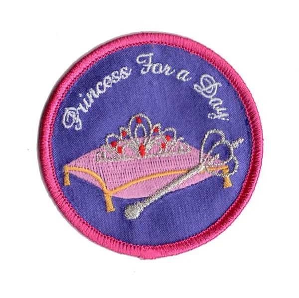 Низкая цена высокое качество вышивка эмблема для одежды Сделано из атласа 2 75