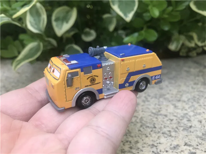 Автомобиль игрушечный Tomy Tomica Disney Pixar 6 см без посылка |