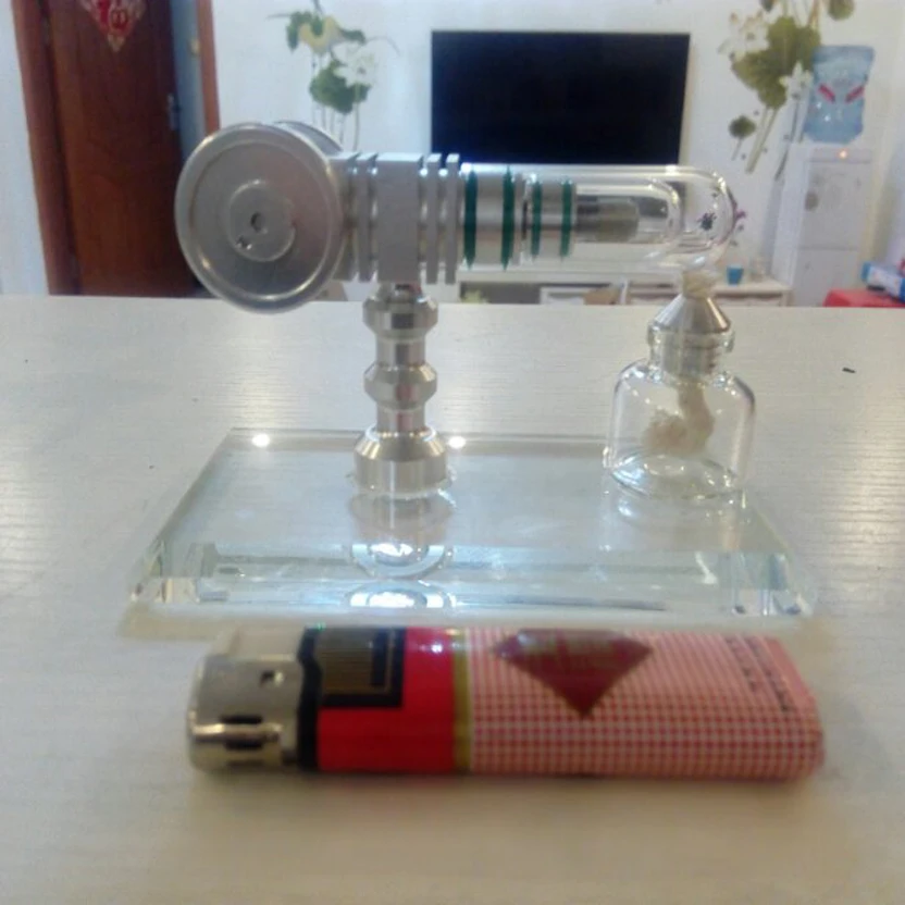Miniature free-piston high-speed Stirling engine model engine