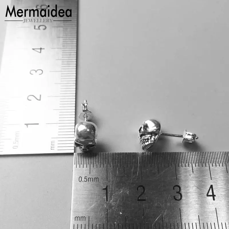 Серьги гвоздики в виде черепа модное ювелирное изделие скелета панк