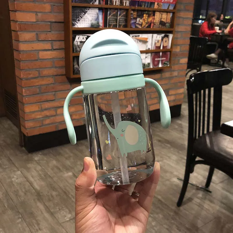 420ml Handle Blue Hot 420ml Baby Learning Drinking Water Bottles Feeding Sippy Cup With Handles snd Strap Newborns Kids Cute Cartoon Leakproof Cup - Цвет: 420ml Handle Blue
