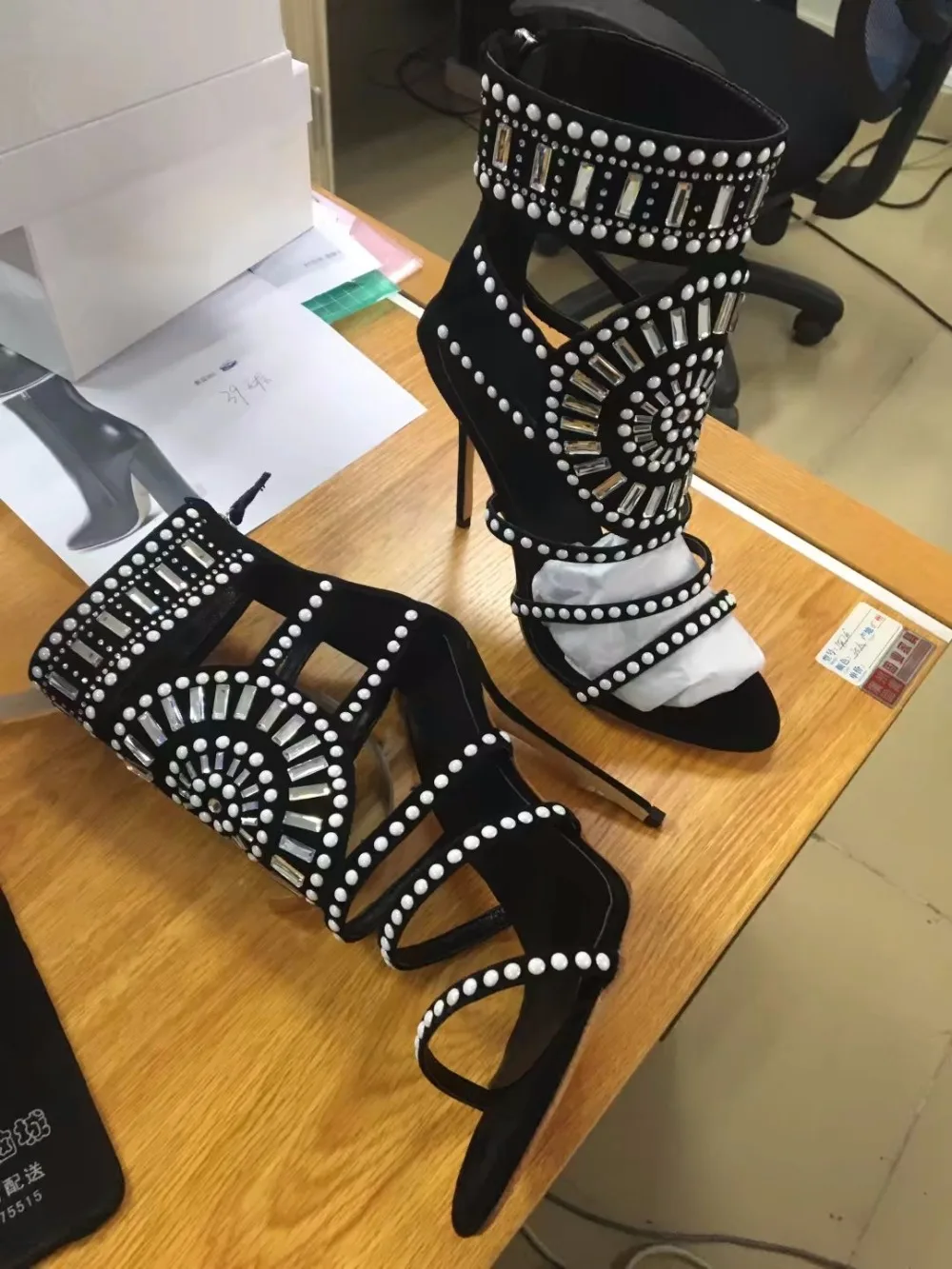

New Fashion White Rivets Studded High Heel Sandal For Woman Sexy Open Toe Crystal Embellished Gladiator Sandal Cutouts Shoe