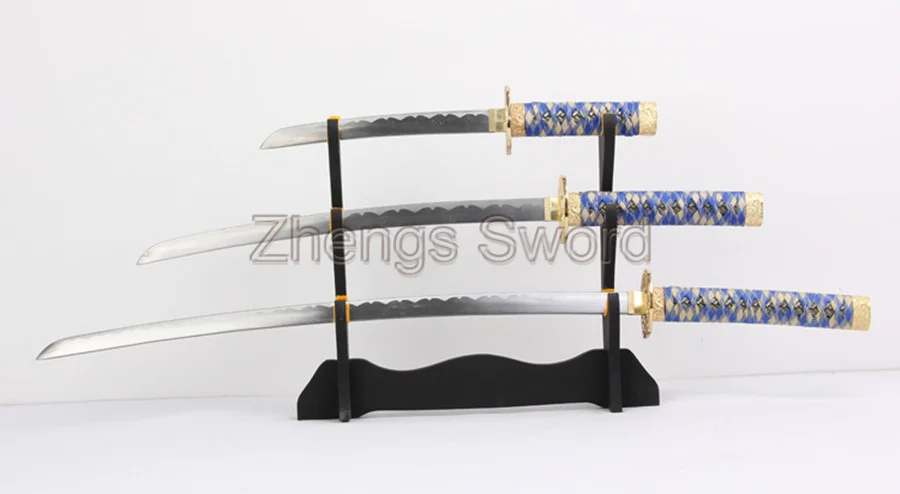 Самурайский меч комплект включает в себя katana Wakizashi Танто вместе с a 3 уровня стойка
