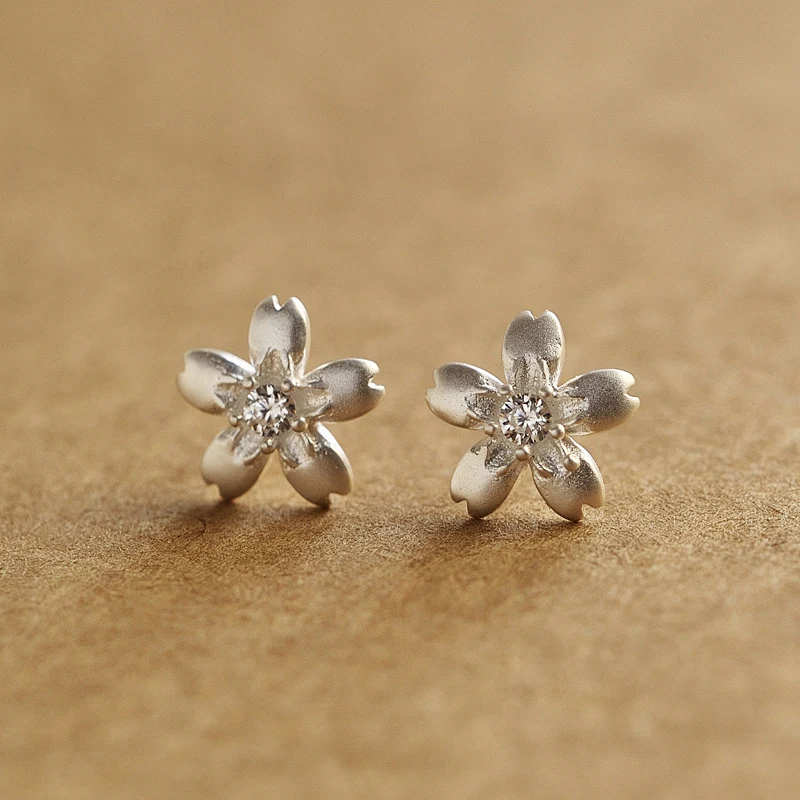 Женские серьги в виде сакуры инкрустированные кристаллами из стерлингового