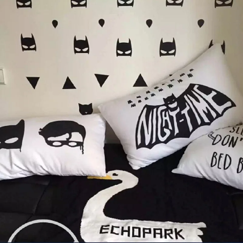 Наклейка на стену с изображением летучей мыши человека Детская кровать